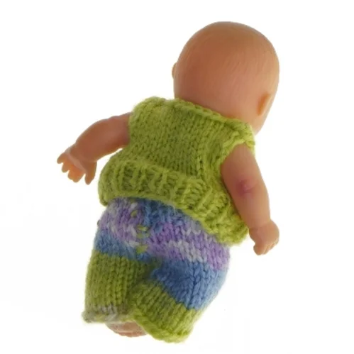 Lille dukke med tøj (str. 12 cm)