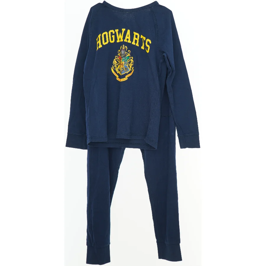 Hogwarts pyjamas sæt fra H&M (str. 146)