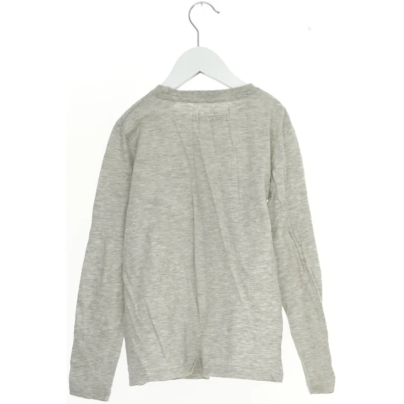 Langærmet grå bluse med motiv fra Disney (str. 134)