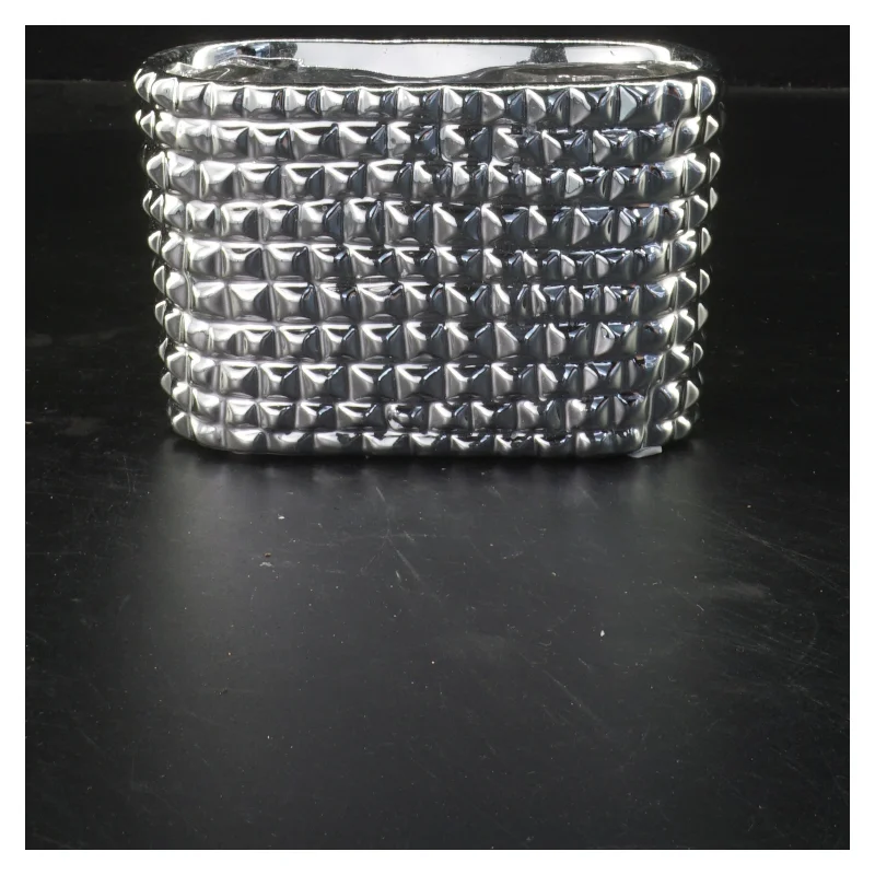 Sølvfarvet rektangulær vase (str. 14x7 cm)