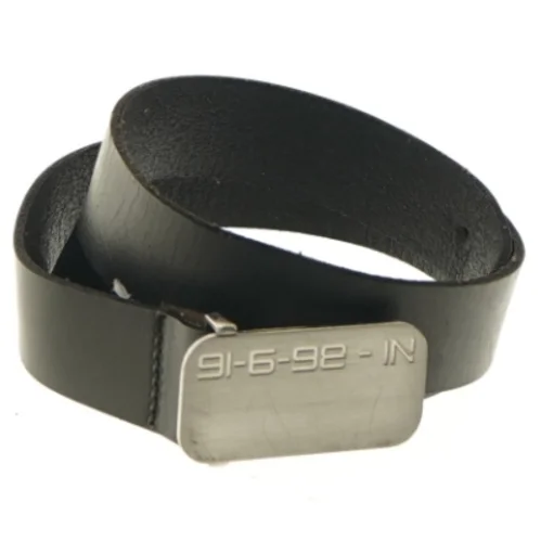 Læderbælte med metalspænde (str. 84,5 cm)