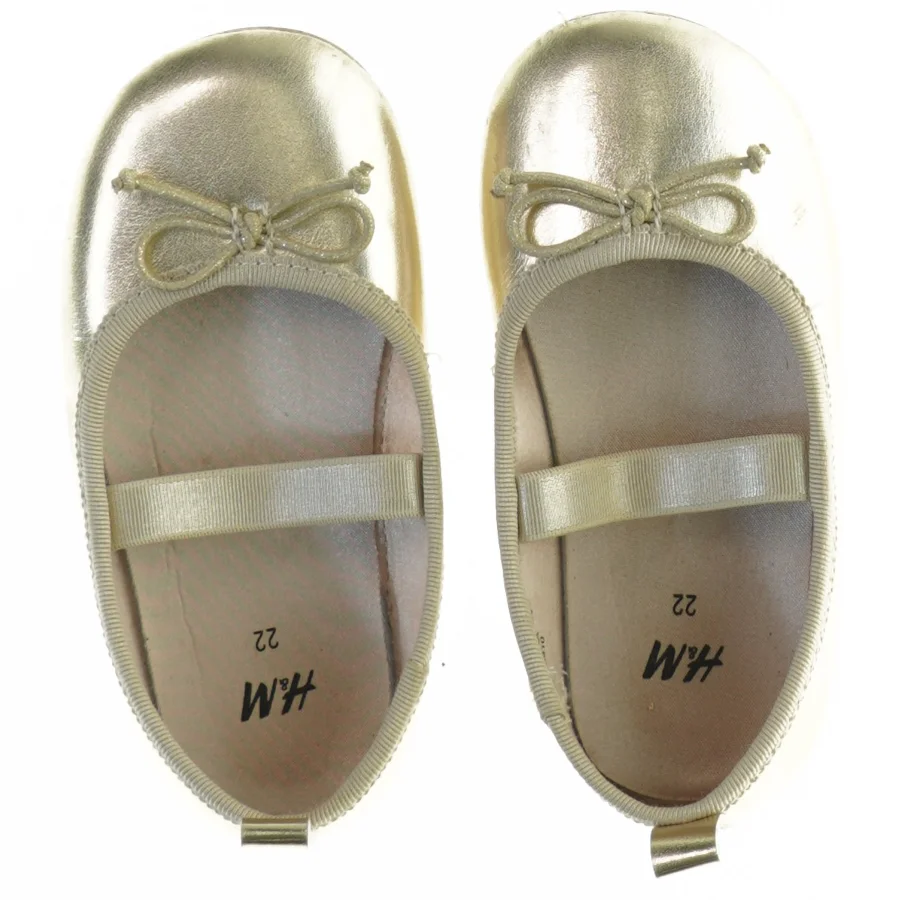 Guld ballerina børnesko fra H&M (str. 22)