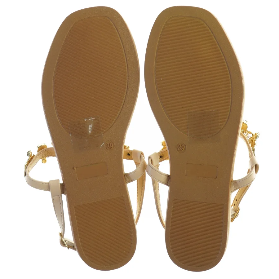 Sandaler med dekorationer fra La Bottine (str. 39)