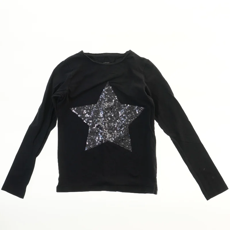 Langærmet bluse med stjernemotiv fra Name It (str. 140)