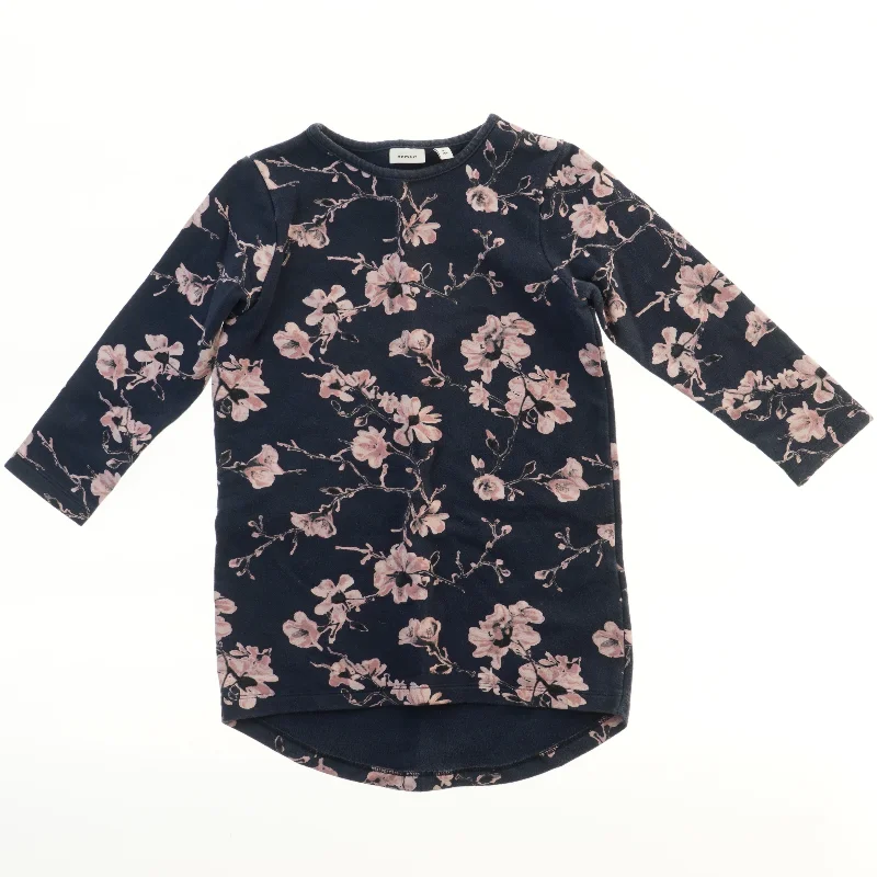 Blomstret langærmet kjole fra Name It (str. 104)