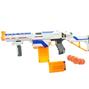 Legetøjsblaster med skumpile fra Nerf (str. 65 x 24 cm)