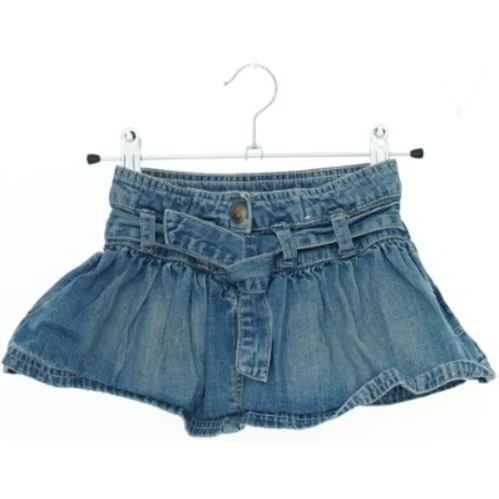 Denim nederdel med bælte fra Mads & Mads (str. 92)