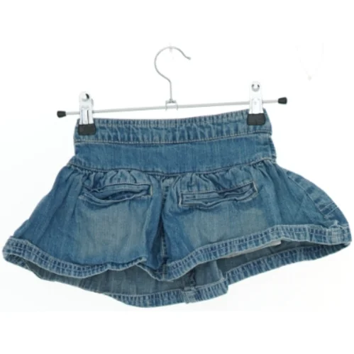 Denim nederdel med bælte fra Mads & Mads (str. 92)