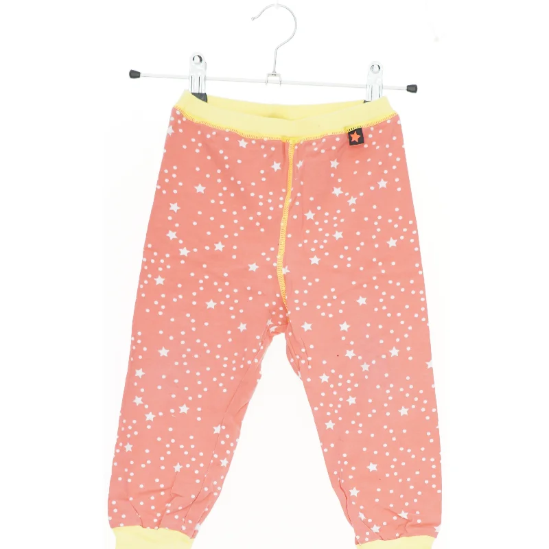 Børnebukser med stjernemønster fra Molo (str. 92)