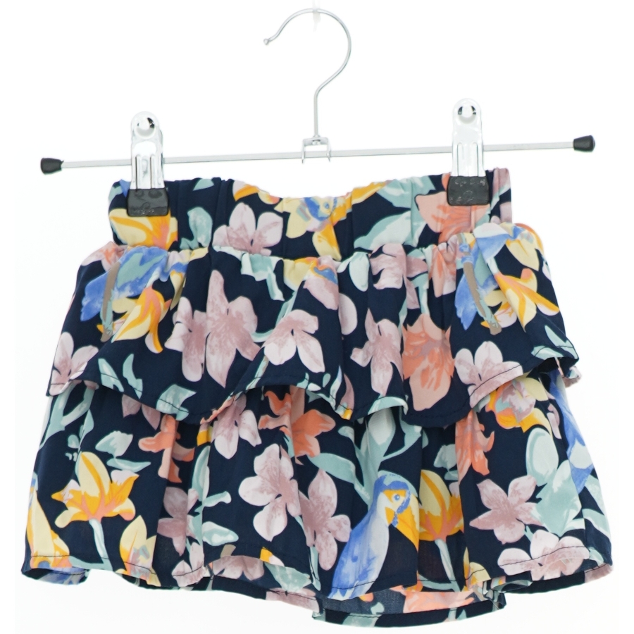 Blomstret nederdel til børn fra Basic needs (str. 86)