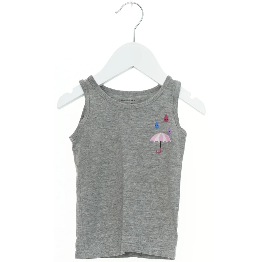 Grå tanktop med paraplymotiv fra Name It (str. 92)