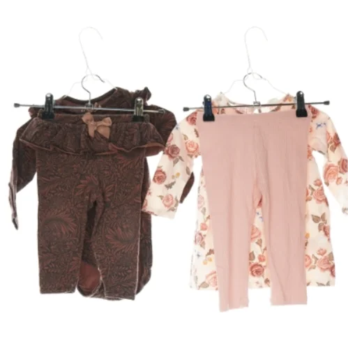 2 Sæt fra H&M og Krymmel (str. 68 cm)