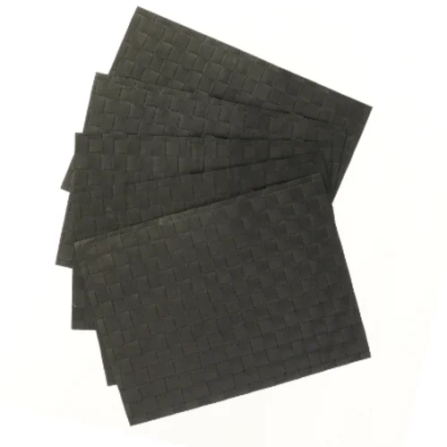 Sæt af sorte dækkeservietter (str. 5 stk 40x31 cm)