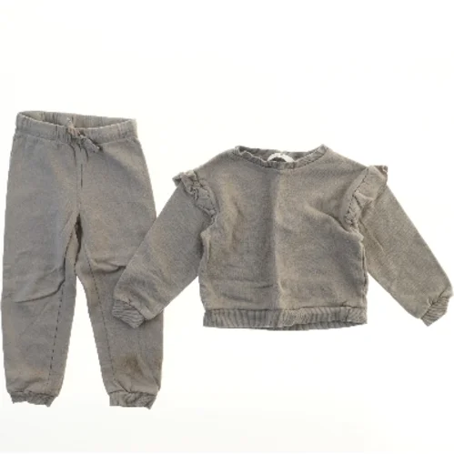 Beige joggingsæt til børn fra H&M (str. 98)