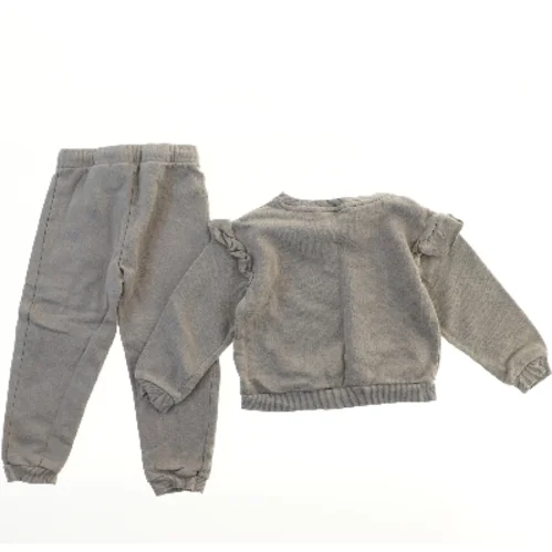 Beige joggingsæt til børn fra H&M (str. 98)