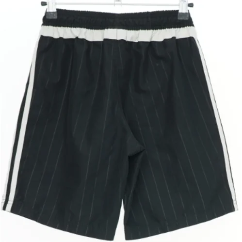 Shorts med striber fra Adidas (str. 152)