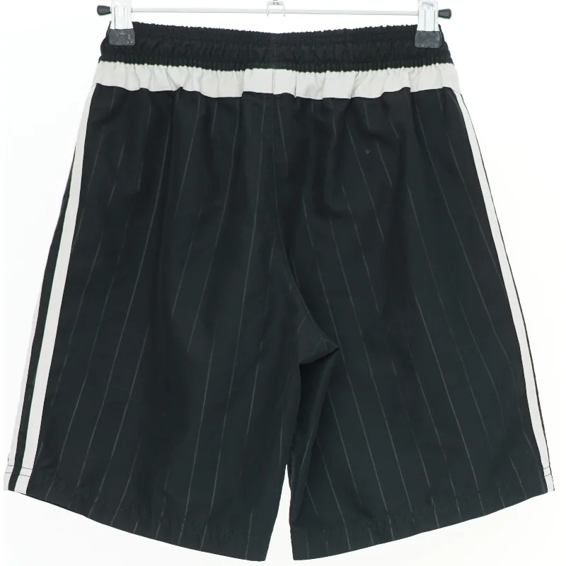 Shorts med striber fra Adidas (str. 152)