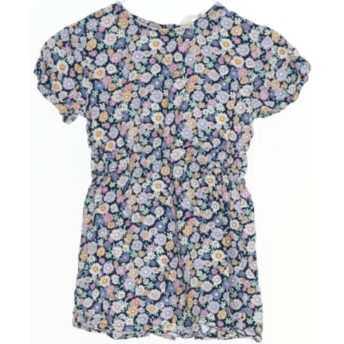 Blomstrede buksedragt/sommerdragt til børn fra H&M (str. 104)