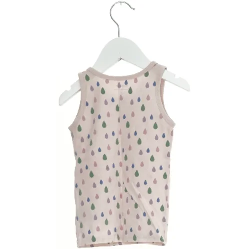 Top med dråbemønster fra Name It (str. 92)