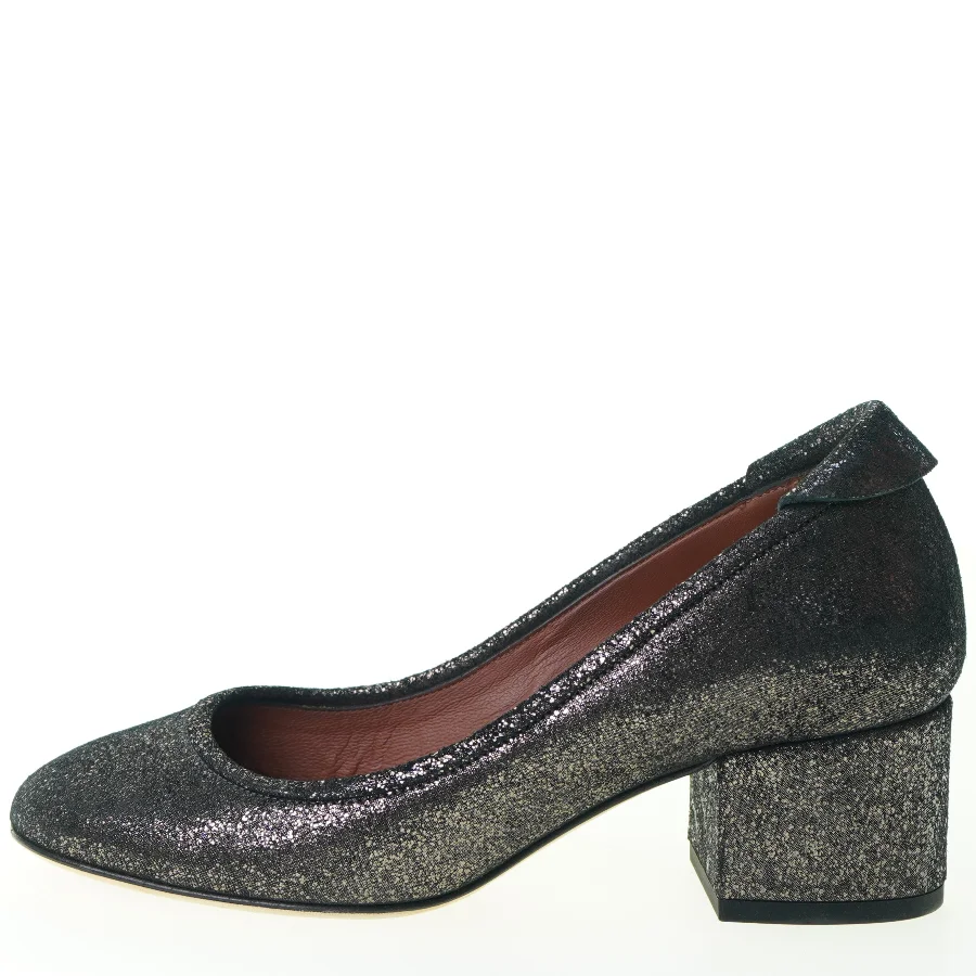 Pumps fra Yvonne Koné (str. 35)