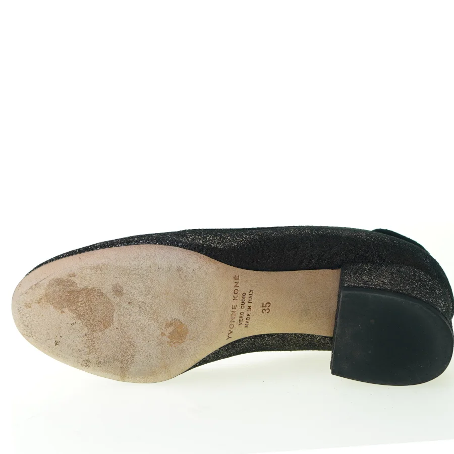 Pumps fra Yvonne Koné (str. 35)