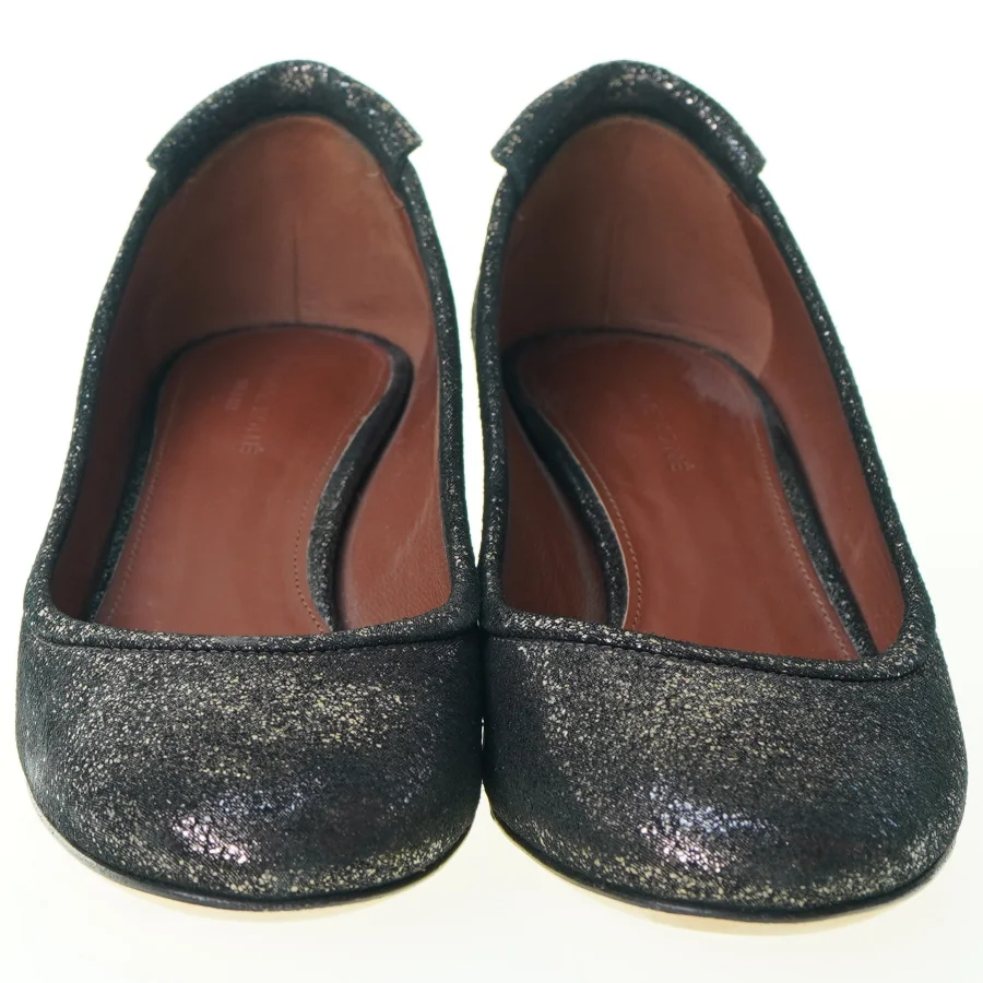 Pumps fra Yvonne Koné (str. 35)