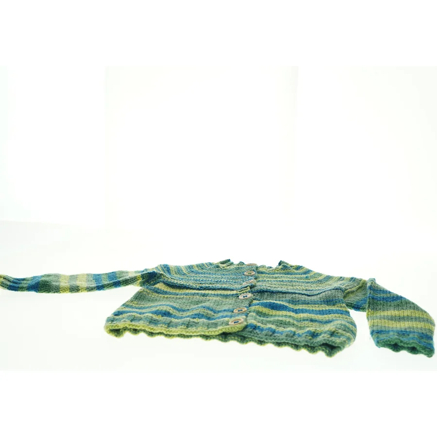 Strikket børnetrøje (str. 36 x 32 cm ærme 27 og en halv cm)