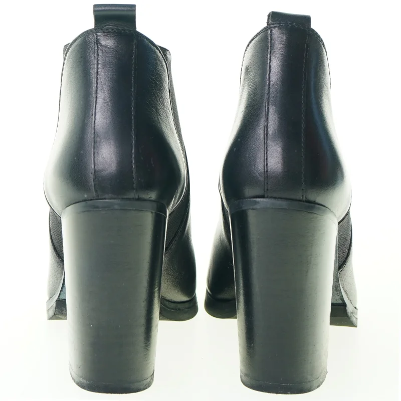 Ankelstøvler med hæl fra Cos