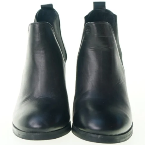 Ankelstøvler med hæl fra Cos