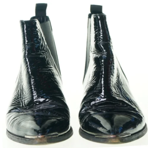 Acne Studios ankelstøvler i lak (str. 35)