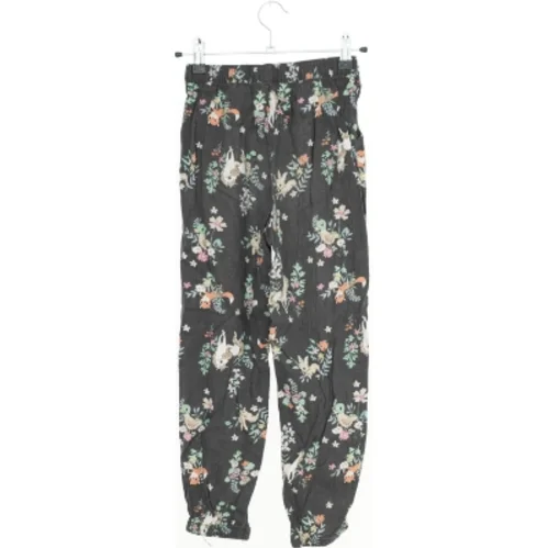 Bukser med blomsterprint fra H&M (str. 134)