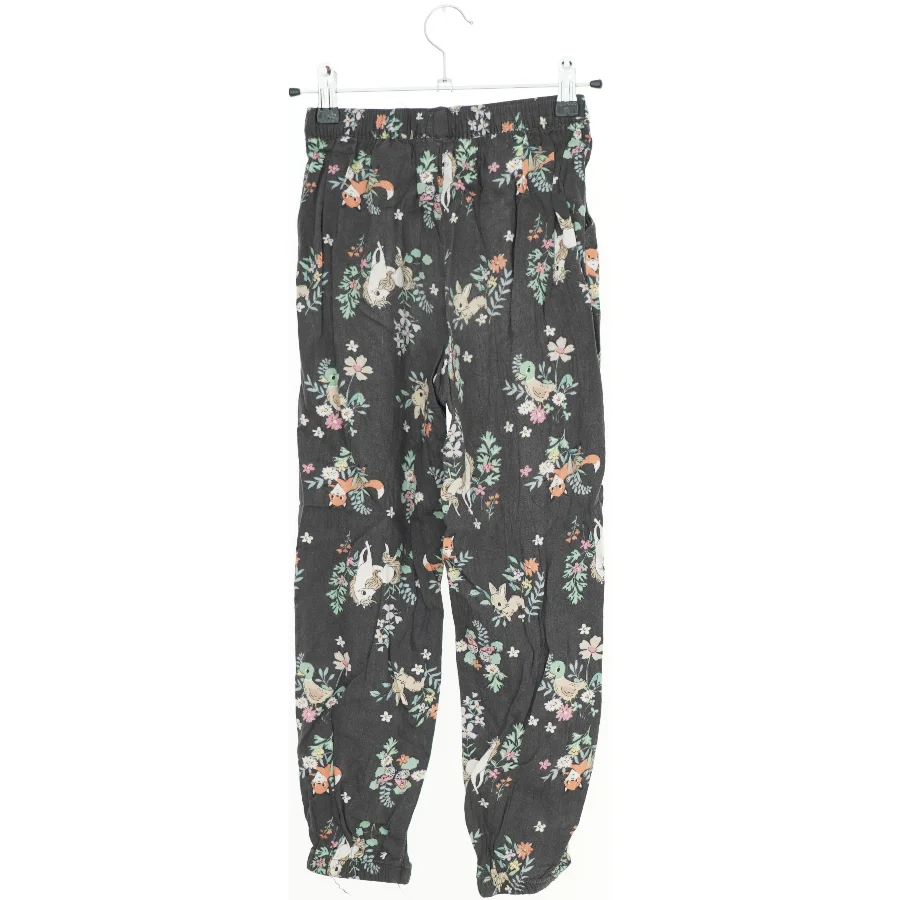 Bukser med blomsterprint fra H&M (str. 134)