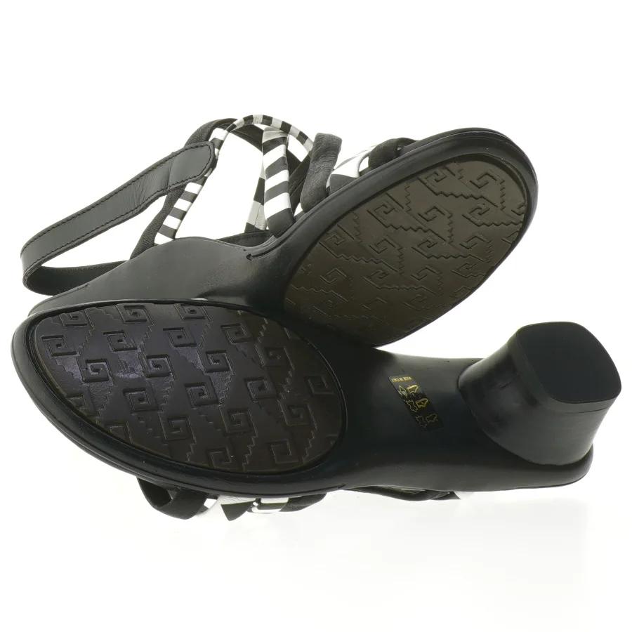 Ubrugt Sort og hvid damesandaler fra Ariva (str. 39 )