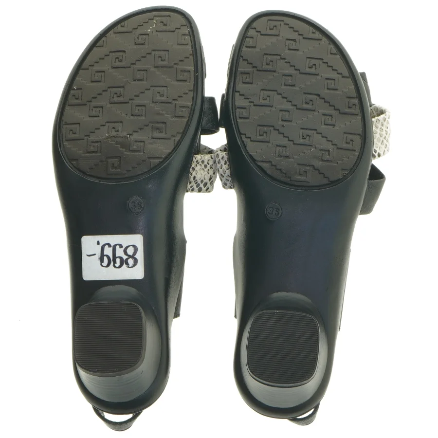 Nye sandaler i størrelse 36 fra Ariva (str. 36 )