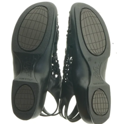 Sorte sandaler med flettet design fra Ariva (str. 35 )