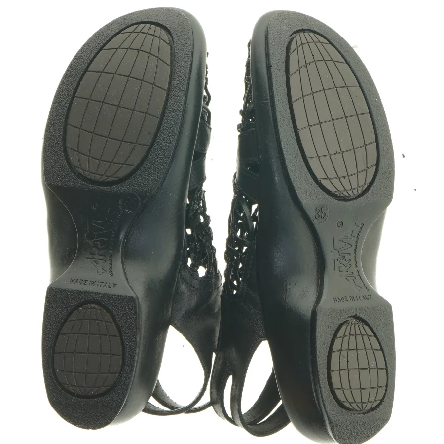 Sorte sandaler med flettet design fra Ariva (str. 35 )
