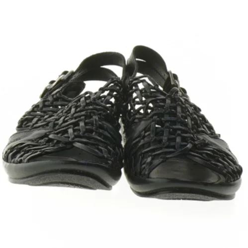 Sorte sandaler med flettet design fra Ariva (str. 35 )