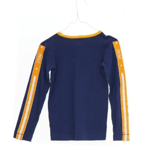 Langærmet bluse med kattebroderi fra Phister & Philina (str. 122)