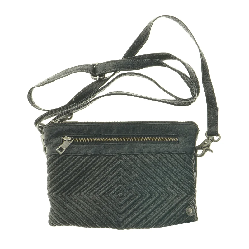 Sort skuldertaske i læderlook (str. 23 x 16 cm)