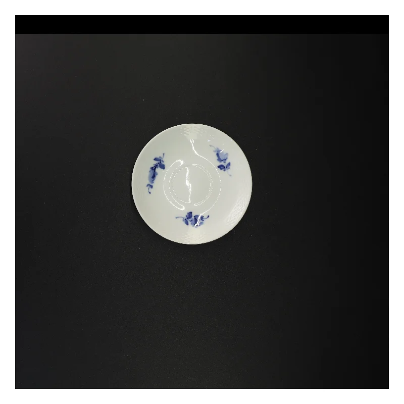 2 stk blå blomst underkopper fra Royal Copenhagen, 1.sortering (str. Diameter 14 cm)