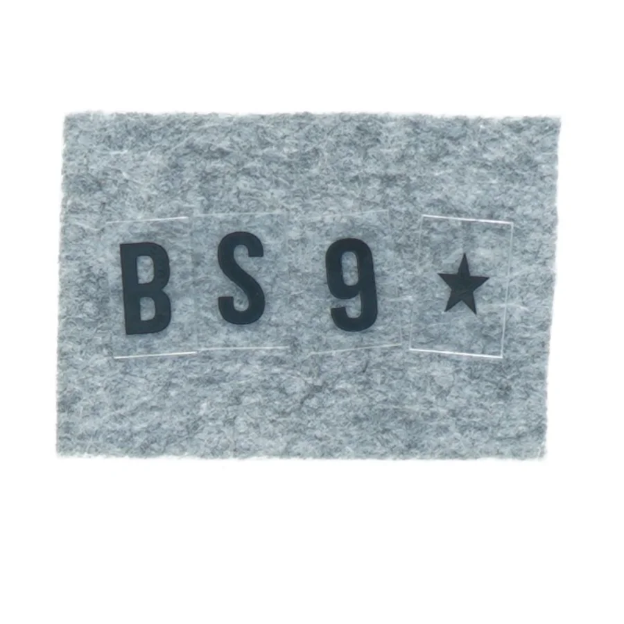 Plastic tal og bogstav (str. 3 x 2 cm)