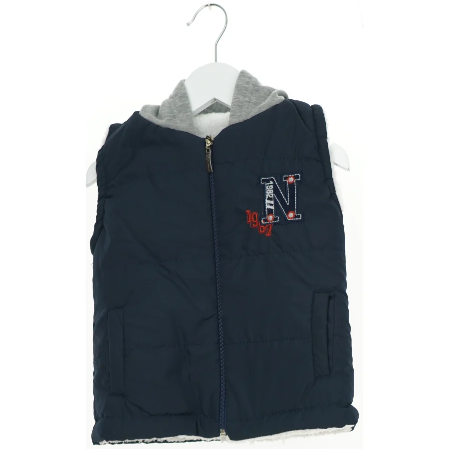 Vest med foer (str. 104)