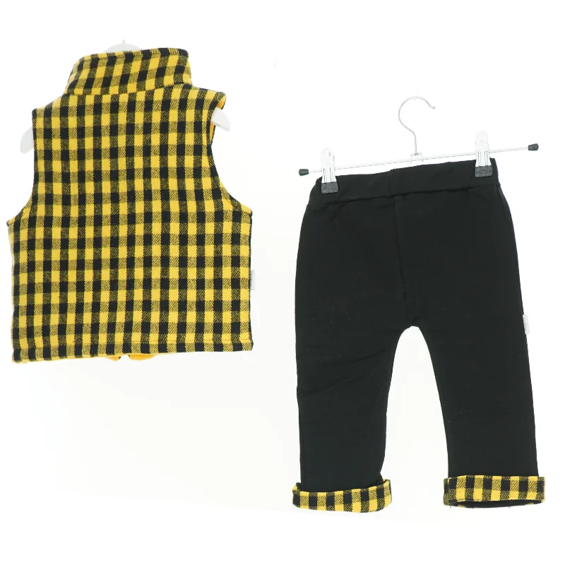 Sæt børnetøj (str. 92 cm)