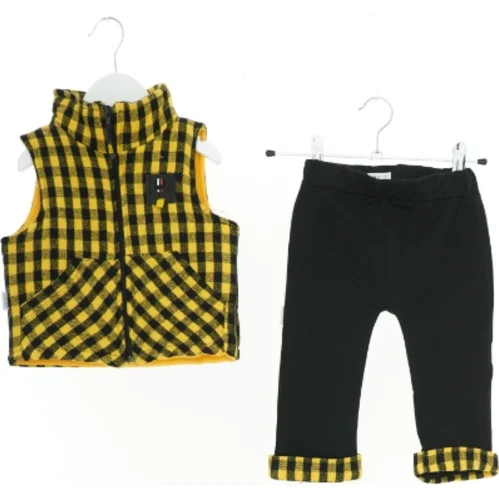 Sæt børnetøj (str. 92 cm)