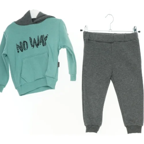 Sæt børnetøj (str. 92 cm)