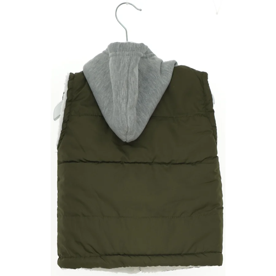 Vest med foer (str. 104 cm)