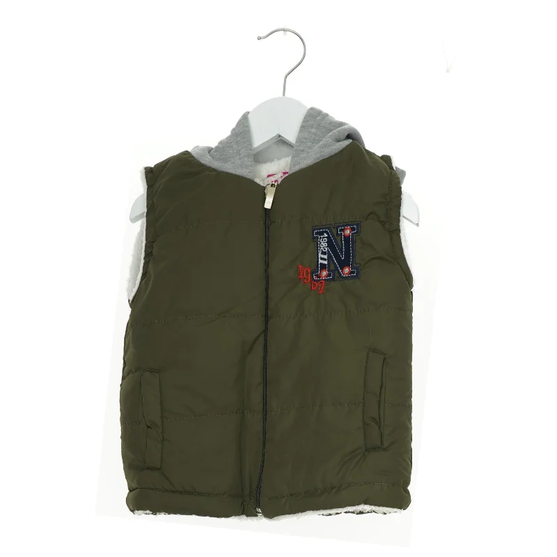 Vest med foer (str. 104 cm)