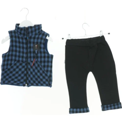 Sæt børnetøj (str. 98 cm)