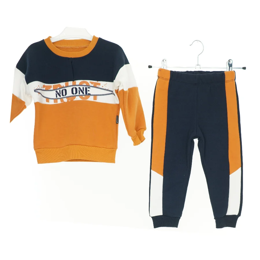 Sweatpants og sweatshirt sæt str. 92 cm)