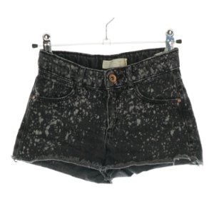 Shorts fra Zara (str. 128)